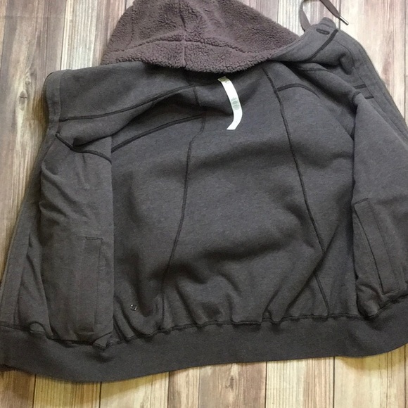 Lululemon Short Sweet and Sherpa Jacket in Heathered Antique Bark / Antique Bark - Picture 6 of 8